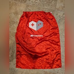 NWOT Youtube Gaming Silky Cape